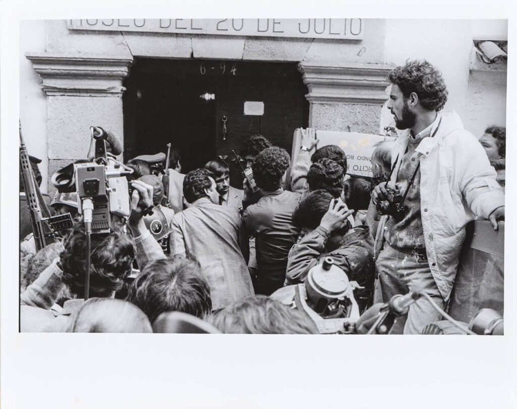 Viki Ospina - Periodista Museo 20 de Julio. De la serie "Palacio de Justicia” | Historia de Colombia